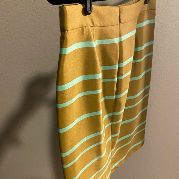 NWT J. Crew Pencil Skirt in Jacquard Stripe (8) - Picture 7 of 9